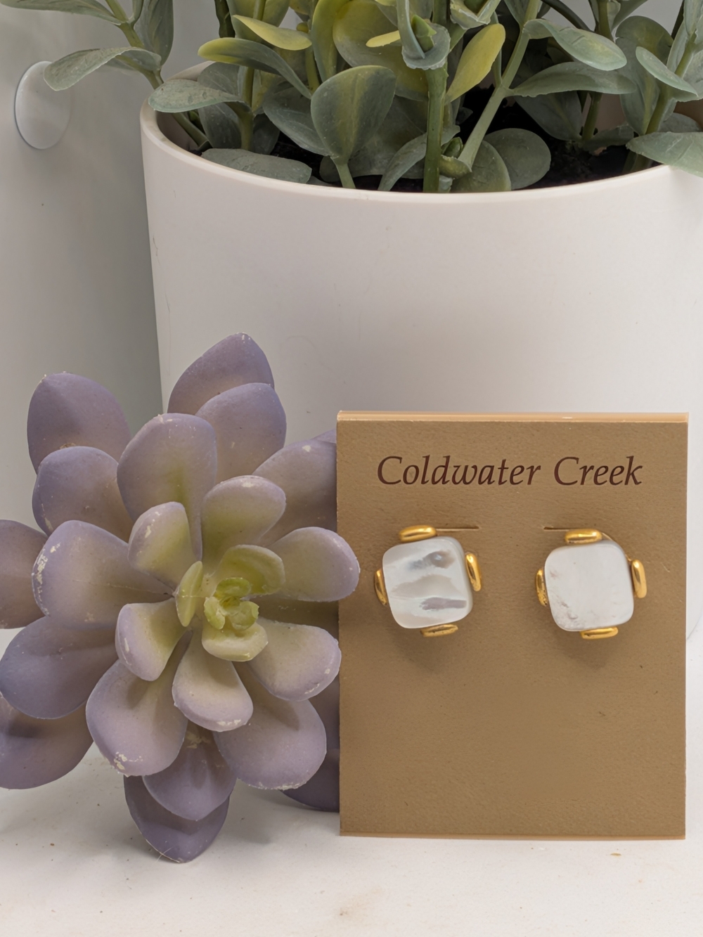 🌞👑Coldwater Creek White Morher Of Pearl Square Stud Earrings with Gold Accents